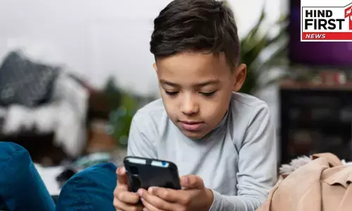 Lifestyle Tips: बच्चों में मोबाइल की लत को छुड़ाने में बेहद असरदार हैं ये तरीकें, आप भी आजमाएं