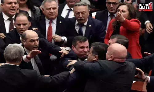 तुर्किए संसद में जमकर हुआ बवाल, मारपीट पर उतर आए सांसद