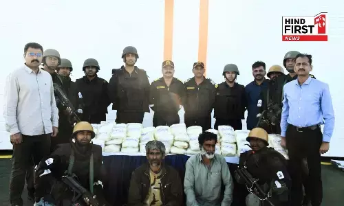 गुजरात ATS और कोस्ट गार्ड का अरब सागर में मेगा ऑपरेशन, पोरबंदर समुद्र में 200 kg से ज़्यादा ड्रग्स के साथ बोट को ज़ब्त किया