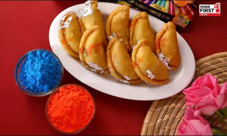 Holi 2026: होली में बनने वाले के गुझिया का मज़ेदार इतिहास जानकर हैरान रह जाएंगे आप Holi 2026: होली में बनने वाले के गुझिया का मज़ेदार इतिहास जानकर हैरान रह जाएंगे आप