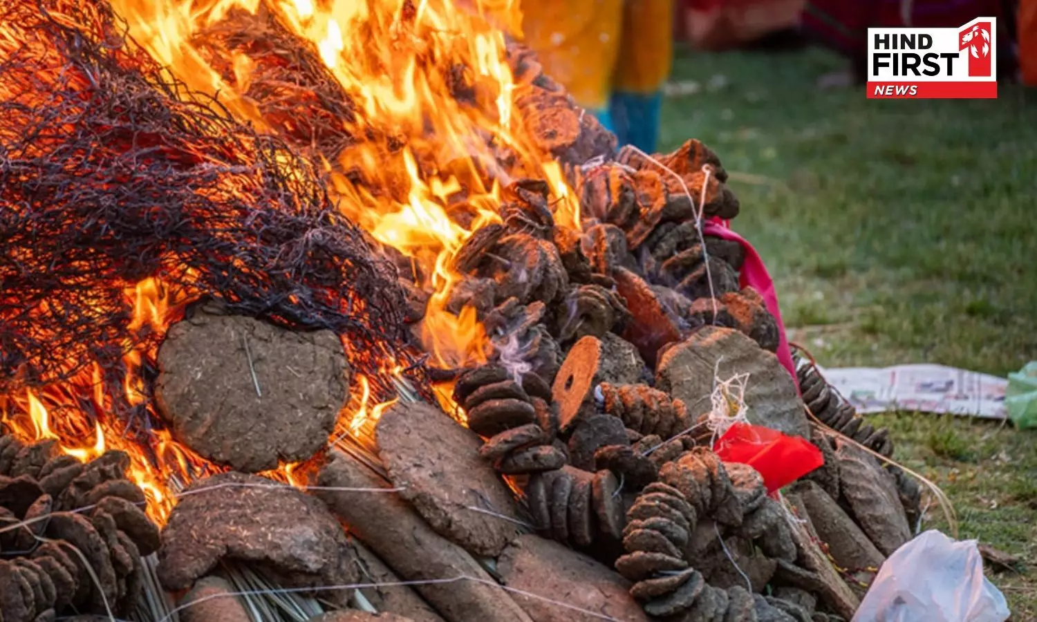 Holika Dahan: होलिका दहन की राख होती है विशेष, जानिए इसका धार्मिक और आध्यत्मिक महत्त्व Holika Dahan: होलिका दहन की राख होती है विशेष, जानिए इसका धार्मिक और आध्यत्मिक महत्त्व