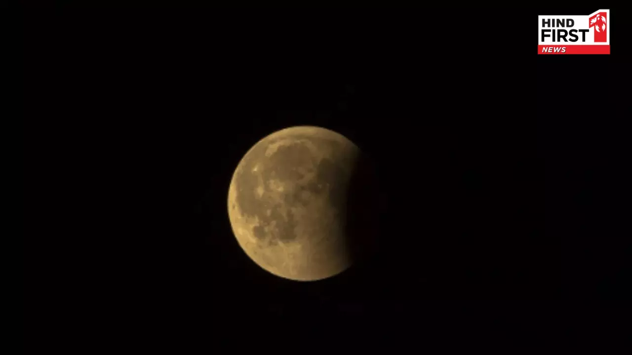 Chandra Grahan 2026: कल चंद्र ग्रहण पर सुबह से ही लग जाएगा सूतक, इन चीज़ों से बचें Chandra Grahan 2026: कल चंद्र ग्रहण पर सुबह से ही लग जाएगा सूतक, इन चीज़ों से बचें