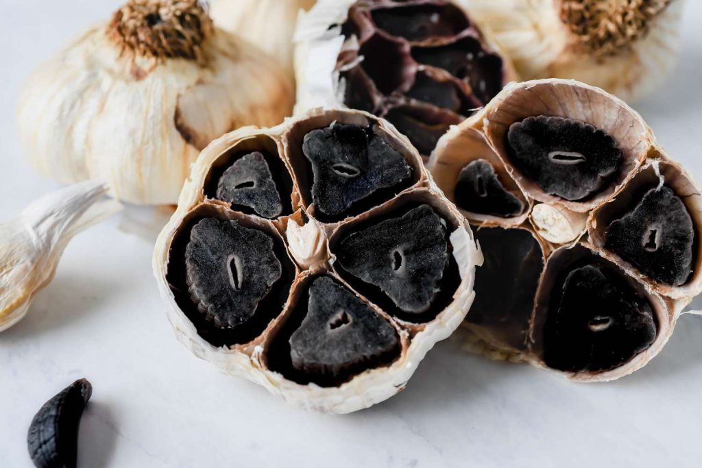 Black Garlic Benefits: काला लहसुन है रामबाण, हार्ट के लिए होता है फायदेमंद