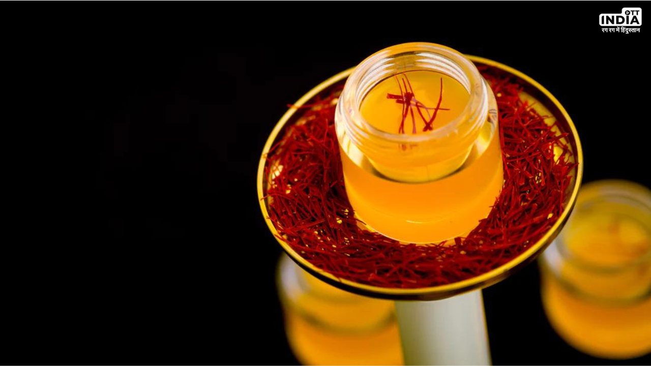 Saffron With Ghee Benefits: केसर के साथ घी का सेवन सर्दियों में करेगा कमाल, जानिये कैसे करें इसका इस्तेमाल Saffron With Ghee Benefits: केसर के साथ घी का सेवन सर्दियों में करेगा कमाल, जानिये कैसे करें इसका इस्तेमाल
