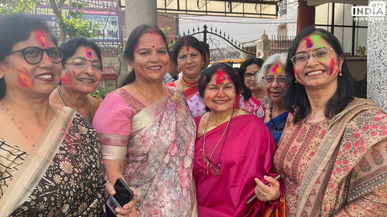 Holi Milan in Lucknow: लखनऊ में होली मिलन का हुआ आयोजन, मेयर सुषमा खडकवाल थीं मुख्य अतिथि Holi Milan in Lucknow: लखनऊ में होली मिलन का हुआ आयोजन, मेयर सुषमा खडकवाल थीं मुख्य अतिथि