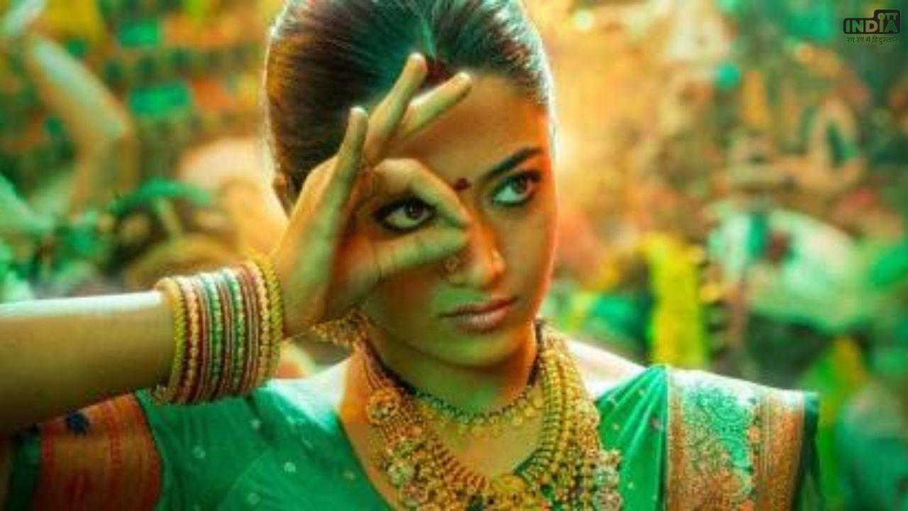 Rashmika Mandanna First Poster: पुष्पा 2 से सामने आया श्रीवल्ली पहला लुक, मांग में सिंदूर, आंखों में काजल लगाएं दिखीं रश्मिका मंदाना