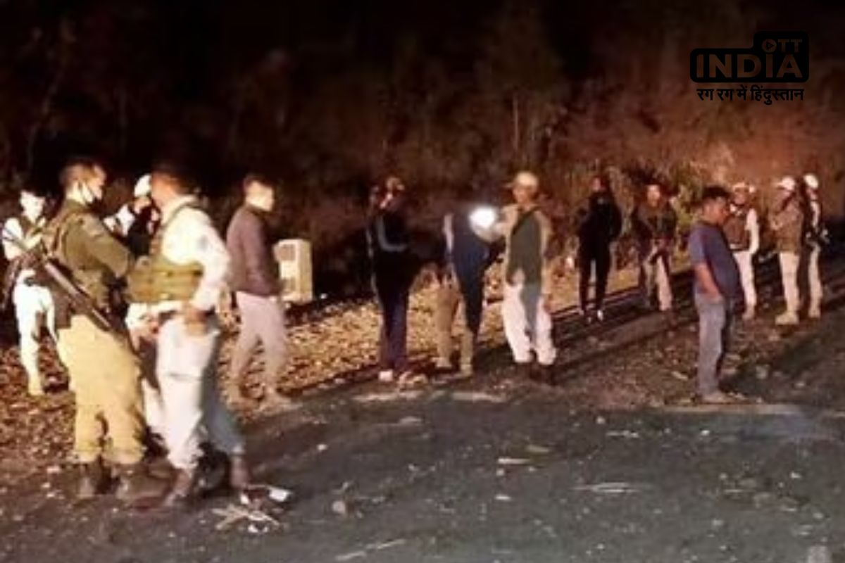 Manipur Violence Update: मणिपुर में देर रात CRPF बटालियन पर घात लगाकर हमला, दो जवान शहीद Manipur Violence Update: मणिपुर में देर रात CRPF बटालियन पर घात लगाकर हमला, दो जवान शहीद