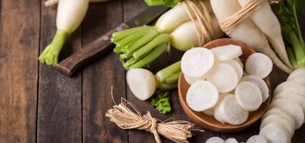 Radish Benefits: सर्दियों में रोज खाएं मूली, शरीर रहेगा गर्म और ब्लड सर्कुलेशन को मिलेगा बढ़ावा   