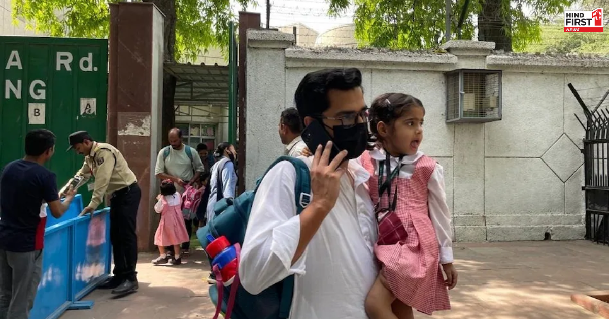 दिल्ली में 6 से ज्यादा स्कूलों को फिर मिली बम की धमकी, एक्शन में पुलिस, जांच में अब तक कुछ भी संदिग्ध नहीं दिल्ली में 6 से ज्यादा स्कूलों को फिर मिली बम की धमकी, एक्शन में पुलिस, जांच में अब तक कुछ भी संदिग्ध नहीं