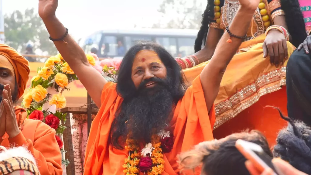 Mahamandaleshwar: कैसे बनता है कोई किसी अखाड़े का महामंडलेश्वर? बहुत कठिन होती है यह प्रक्रिया, जानें सभी नियम