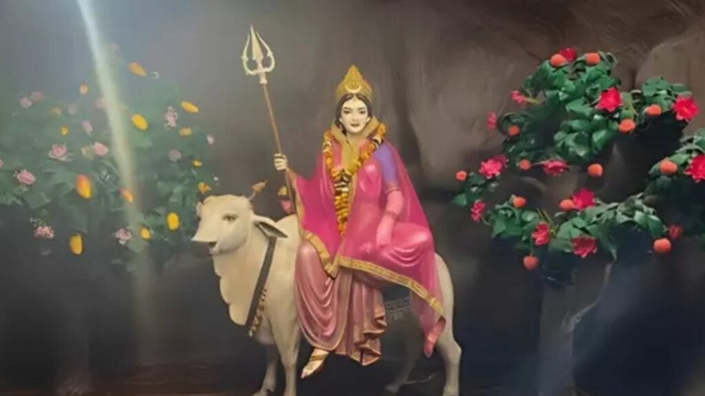 Chaitra Navratri Colors: देवी पूजा के नौ दिन पहनें इन नौ रंगों के वस्त्र, बरसेगी कृपा     