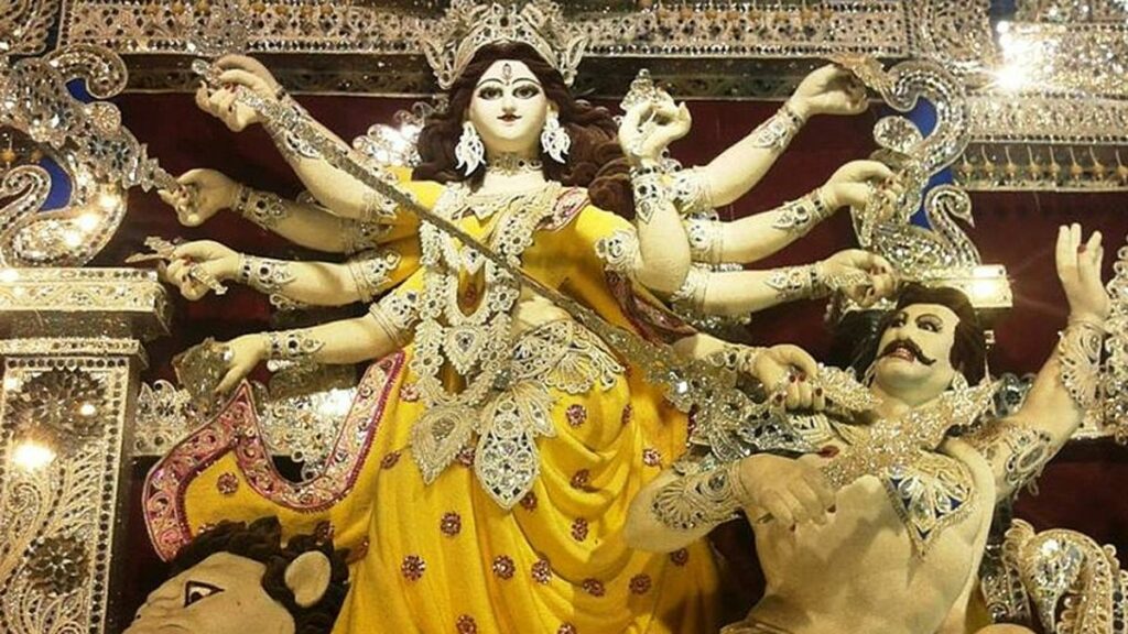 Navratri Celebration: चैत्र नवरात्रि के पहले दिन पहनें ये पांच तरह की साड़ियां, दिखेंगी मां दुर्गा का रूप 