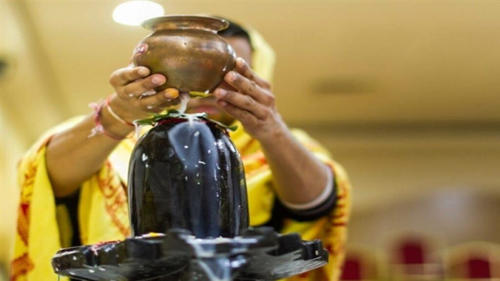 April Masik Shivratri 2025: आज है मासिक शिवरात्रि, ऐसे करें महादेव को प्रसन्न 