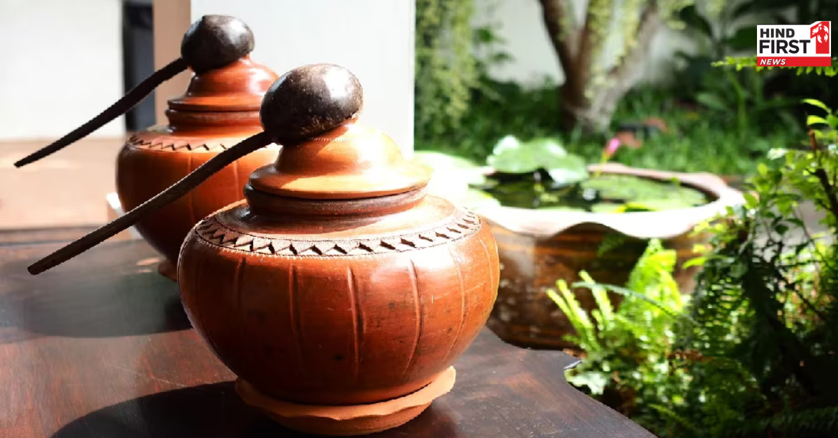 Clay pots in Summer: अगर घड़े का सालों से कर रहे हैं इस्तेमाल तो हो जाएं सावधान! इन बीमारियों का हो सकता है खतरा Clay pots in Summer: अगर घड़े का सालों से कर रहे हैं इस्तेमाल तो हो जाएं सावधान! इन बीमारियों का हो सकता है खतरा
