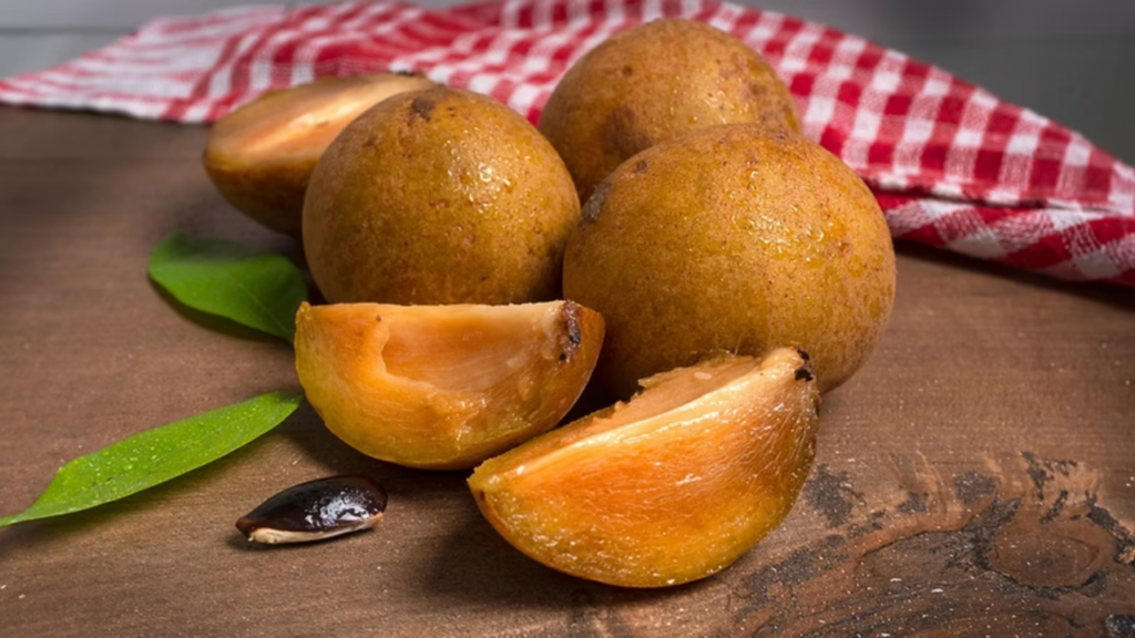 Chikoo Benefits: गर्मियों में चीकू का सेवन शरीर को रखता है ठंडा, जानिए अन्य फायदे   