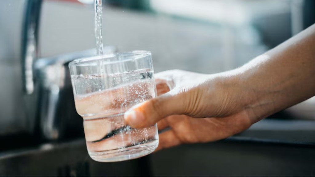 Water Fasting Diet: क्या है वाटर फास्टिंग डाइट? जानें इसके फायदे और रिस्क  