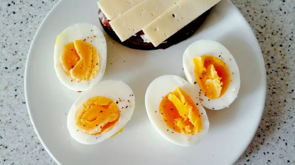 Vitamin B12 Side Effects: विटामिन B12 का अधिक सेवन दे सकता है ये परेशानियां, जानें कितना लेना चाहिए रोज