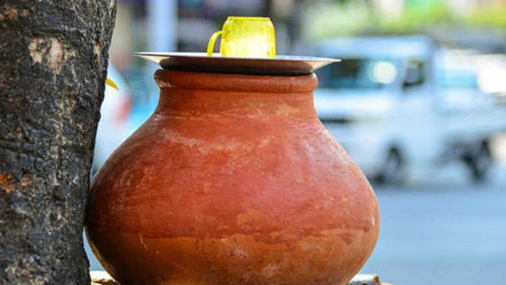 Akshaya Tritiya 2025: अक्षय तृतीया पर इन चीज़ों का दान लाएगा सौभाग्य, जानें विस्तार से   