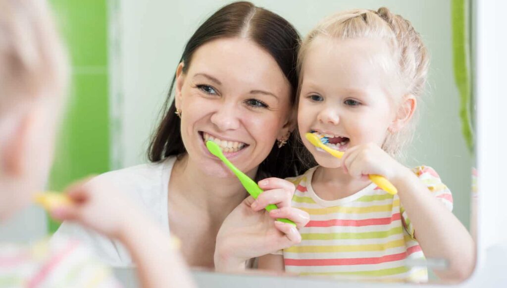 Toothbrush Side Effects: बीमारी से ठीक होने के बाद तुरंत बदल दें अपना टूथब्रश, जानिए इसका कारण   