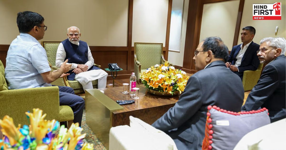 साउदी से लौटते ही एयरपोर्ट पर NSA के साथ हुई पीएम मोदी की मीटिंग, पहलगाम हमले की दी पूरी जानकारी साउदी से लौटते ही एयरपोर्ट पर NSA के साथ हुई पीएम मोदी की मीटिंग, पहलगाम हमले की दी पूरी जानकारी