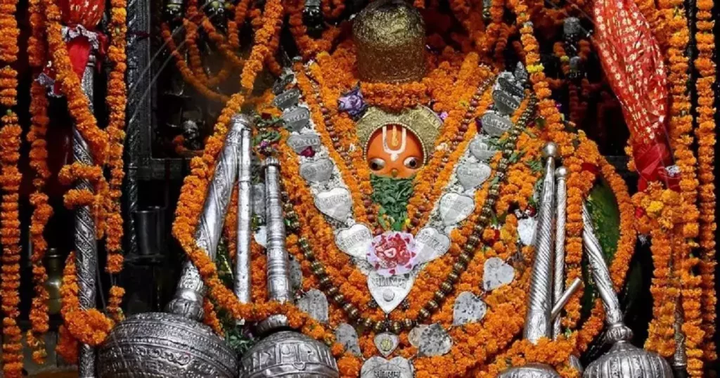 Ayodhya: तोड़ेंगे परंपरा, 300 सालों में पहली बार हनुमान गढ़ी के महंत करेंगे राम लला के दर्शन  