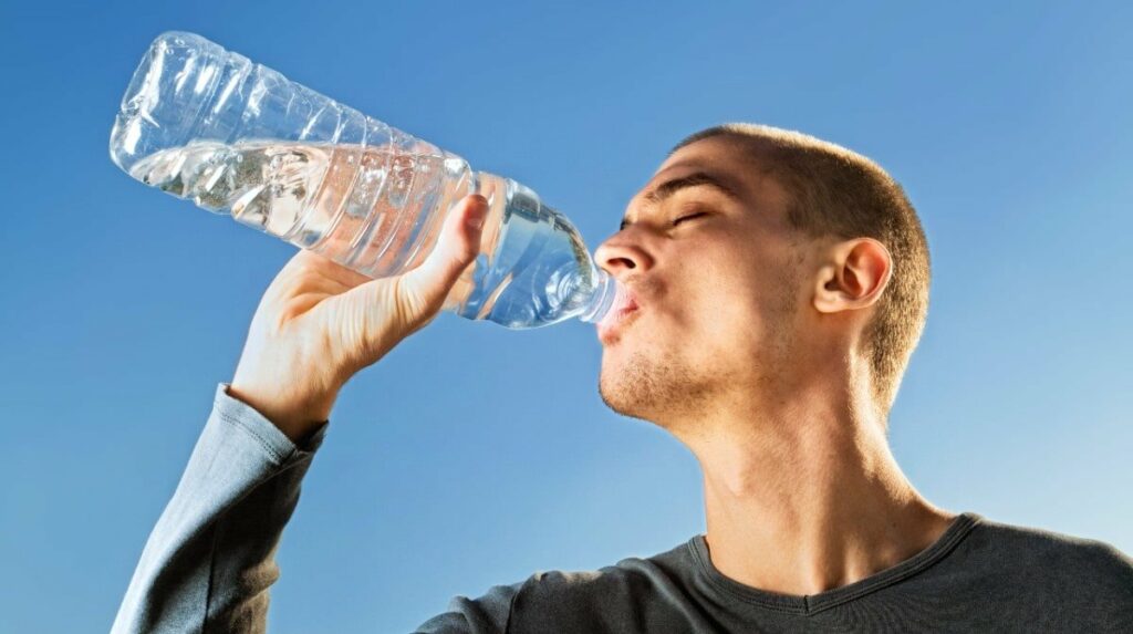 Water Fasting Diet: क्या है वाटर फास्टिंग डाइट? जानें इसके फायदे और रिस्क  