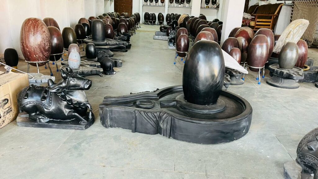 Narmadeshwar Shivling: नर्मदा नदी के पत्थरों को माना जाता है शिवलिंग, जानिये क्यों  