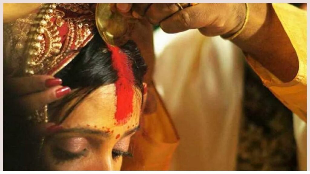   Hindu mythology: सुहाग की निशानी 'सिंदूर' सौभाग्य का है वरदान, जानिए इससे जुड़ी  धार्मिक मान्यताएं 