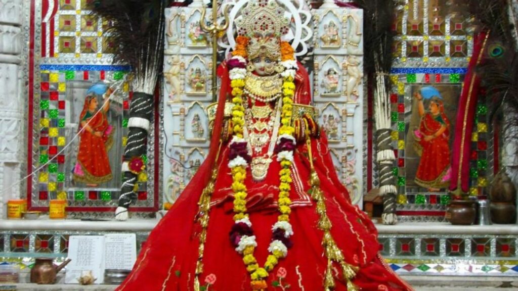 Karni Mata Temple: जहां चूहों को दिया जाता है सम्मान, आरती में शामिल होते हैं कृंतक