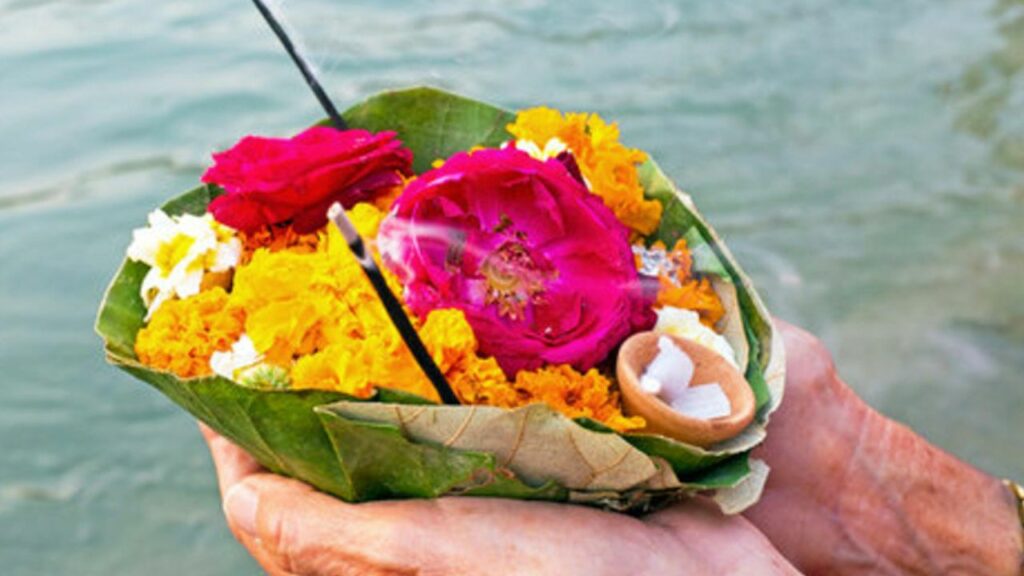 Ganga Dussehra 2025: गंगा दशहरा के दिन इन चीजों का दान करने से भरा रहेगा भंडार  