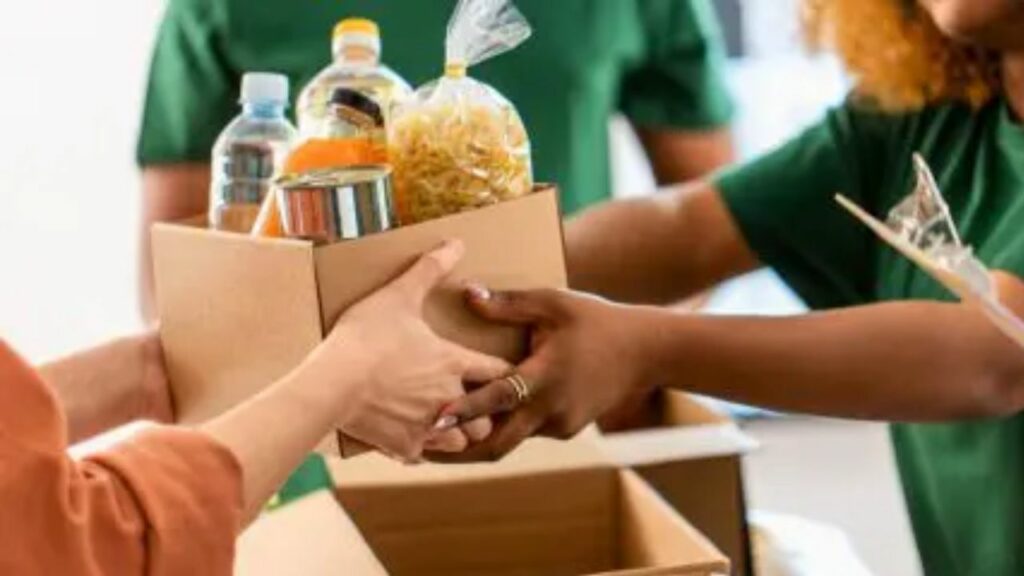 Apara Ekadashi Daan: अपरा एकादशी पर इन पांच चीज़ों का दान घर में लाएगा धन-संपदा    