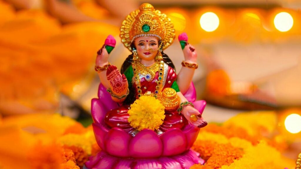 Friday Ke Upay: शुक्रवार के दिन इस उपाय से बरसेगी मां लक्ष्मी की कृपा 