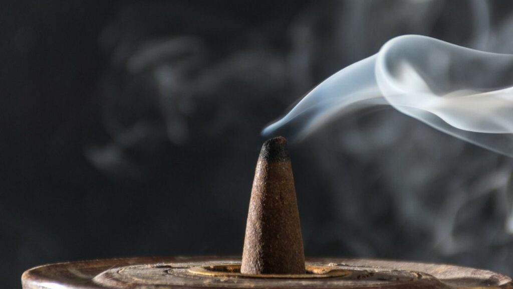 Mohini Ekadashi 2025: मोहिनी एकादशी के दिन पूजा में शामिल करें ये 5 चीज़ें, विष्णु जी होंगे प्रसन्न