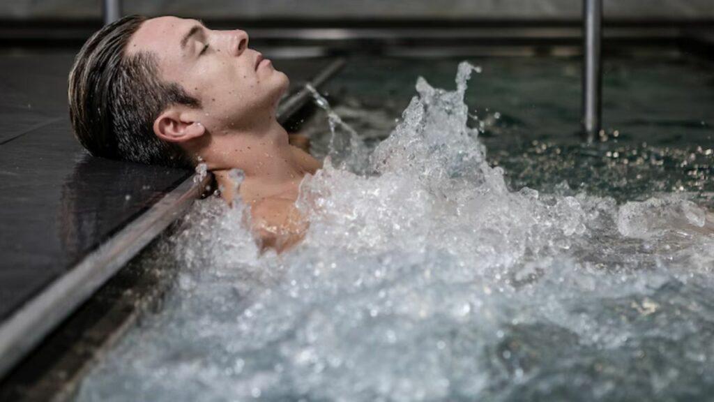 Ice Bath Benefits: हफ्ते में एक बार जरूर लें आइस बाथ, इसके हैं अनगिनत फायदे 