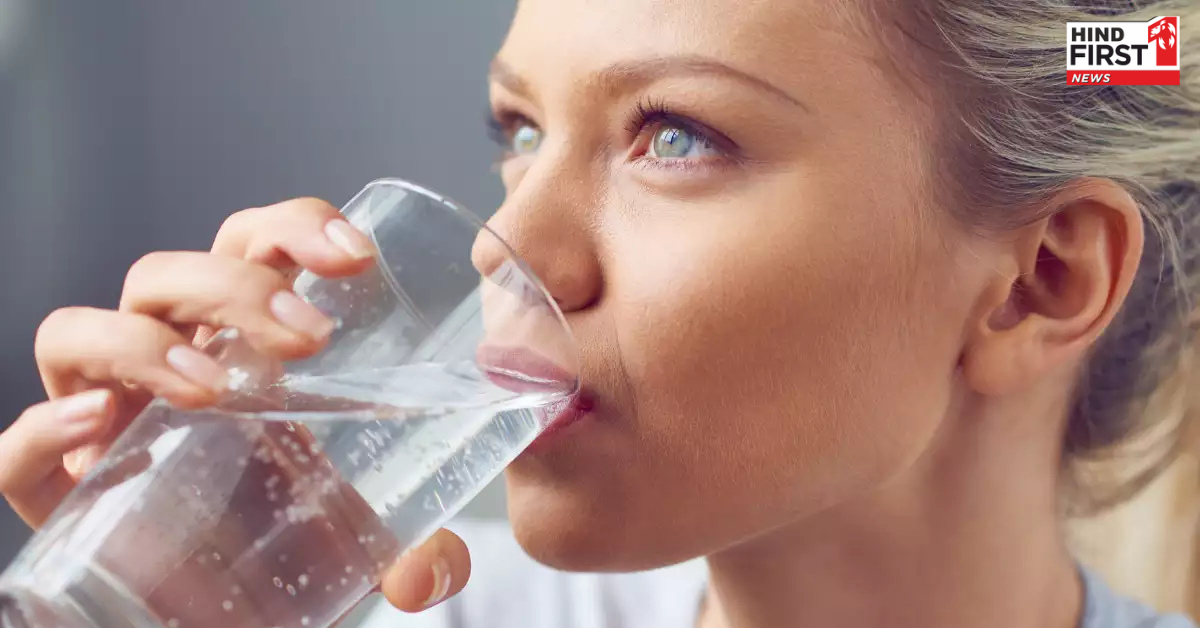 चाय पीने के तुरंत बाद पी लेते हैं पानी तो हो जाएं सावधान, झेलनी पड़ सकती हैं ये समस्याएं