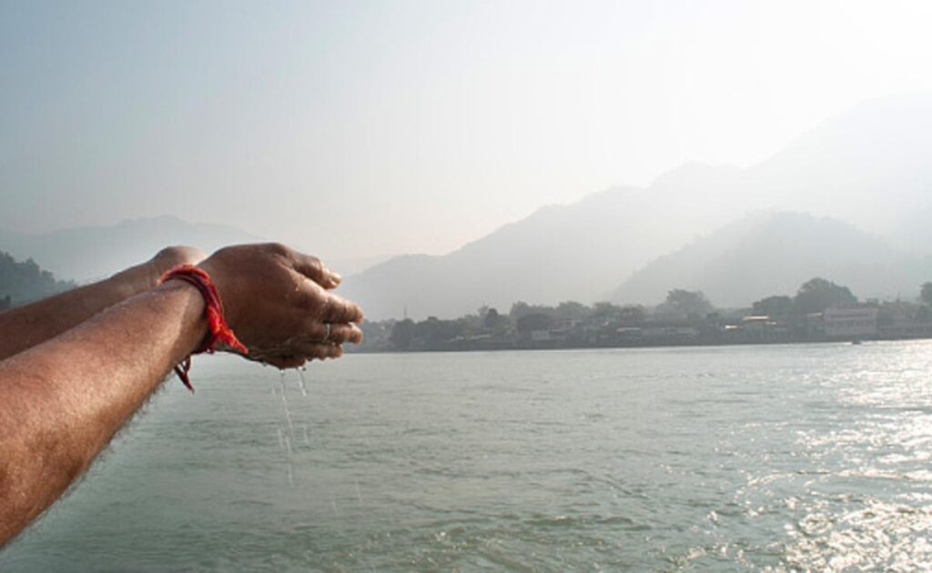 Ganga Dussehra 2025: गंगा दशहरा के दिन इन चीजों का दान करने से भरा रहेगा भंडार  