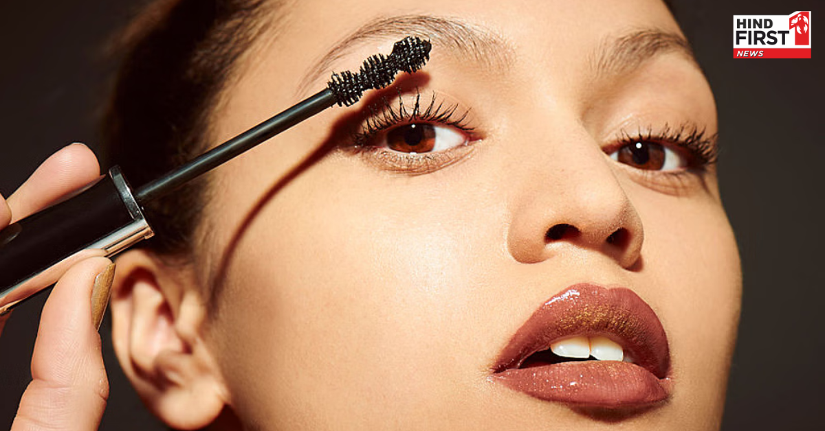 वॉटरप्रूफ मस्कारा लगाना हो सकता है हानिकारक, जानें इसके नुकसान और हटाने का सही तरीका