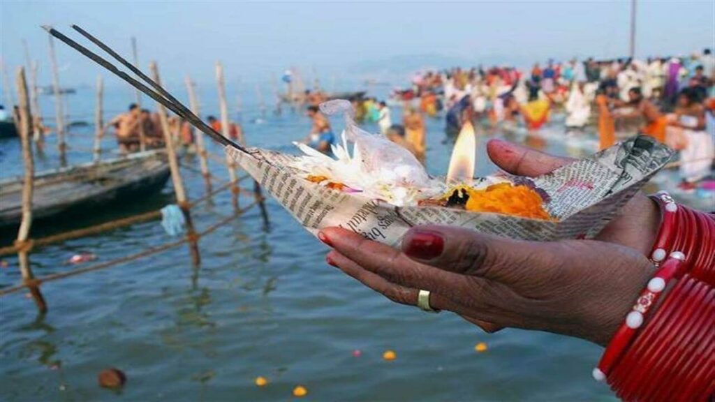Ganga Dussehra 2025: गंगा दशहरा के दिन इन चीजों का दान करने से भरा रहेगा भंडार  