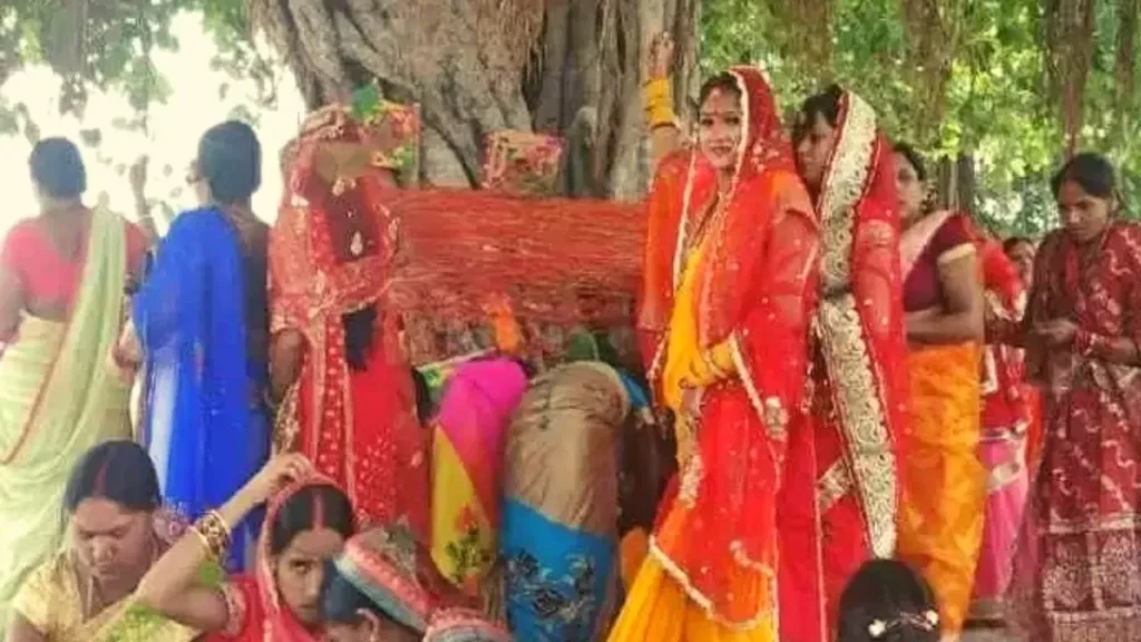 Vat Savitri Vrat: आज है वट सावित्री व्रत, जानें पूजा का शुभ मुहूर्त, विधि और व्रत कथा    