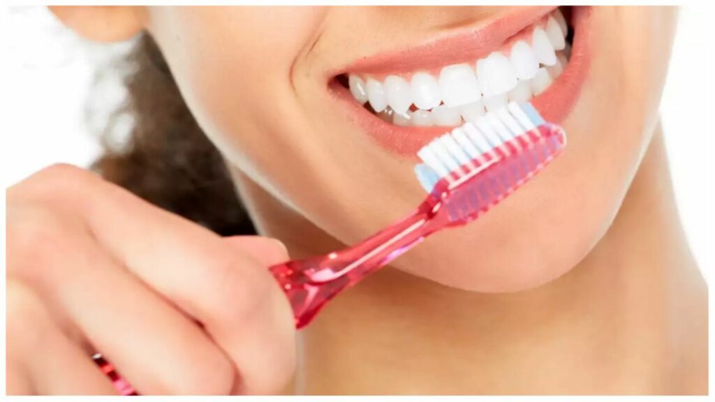   Good Habit For Health: रात में ब्रश करने की आदत कई बीमारियों को रखती है दूर , आज से कर दें शुरु 