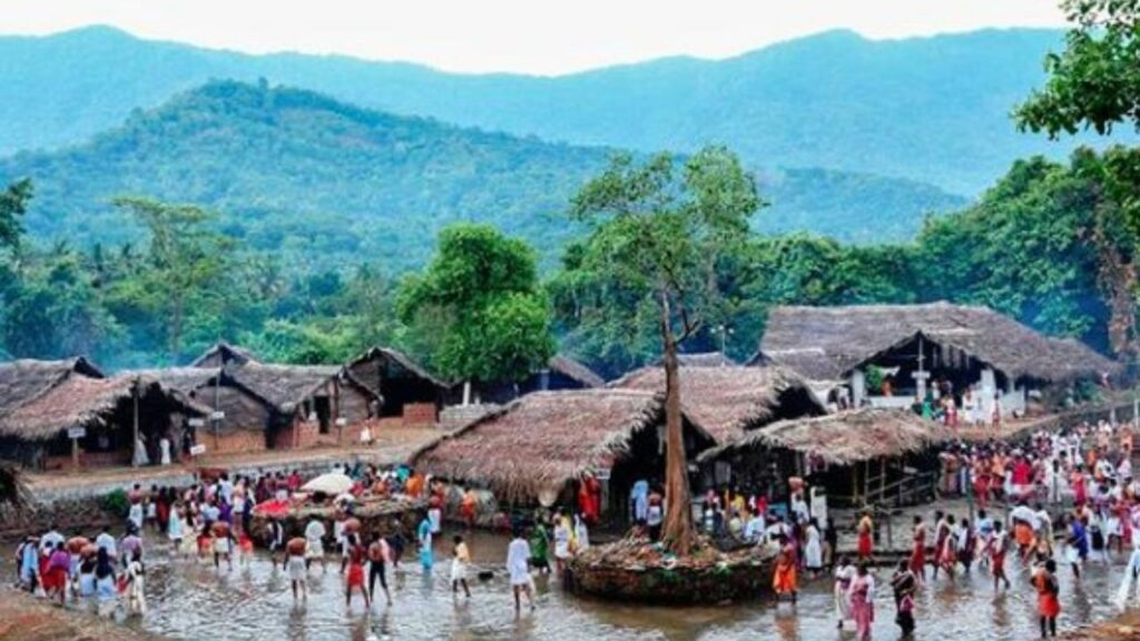     Akkare Kottiyoor Temple: केरल के इस मंदिर में त्रिदेव की शक्तियां  होती हैं  एकत्रित