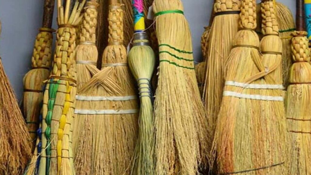 Guruwar Ke Upay: गुरुवार के दिन भूलकर भी ना खरीदें ये 5 सामान, बढ़ेगा दुर्भाग्य 