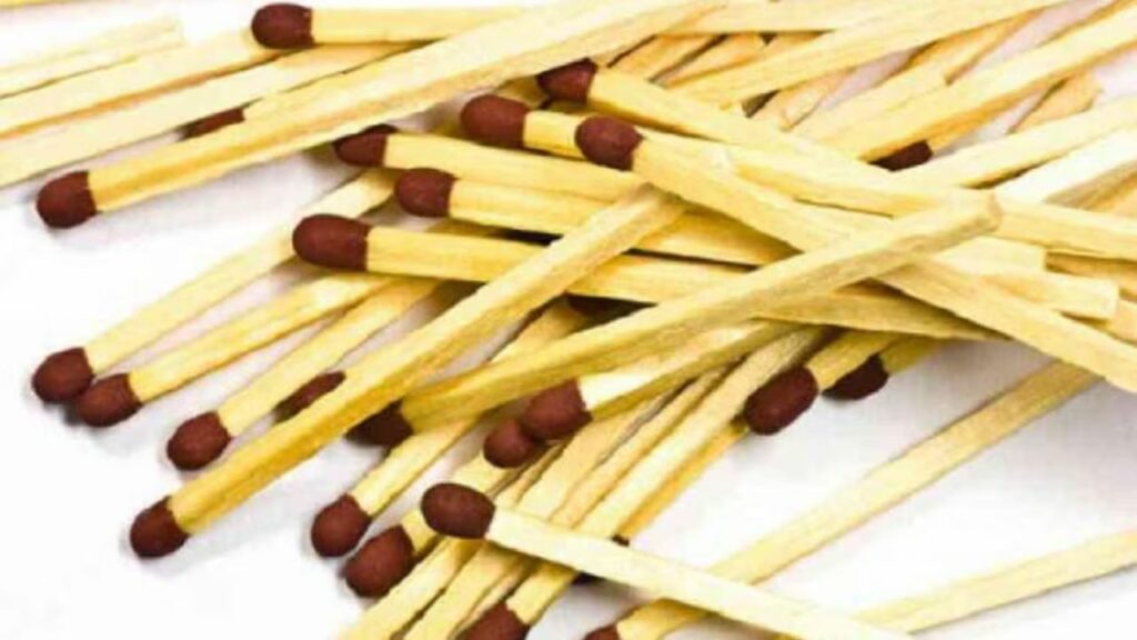   Tuesday Remedies: मंगलवार के दिन चुपके से मंदिर में रख दें ये चीज, दूर होगी हर बला 