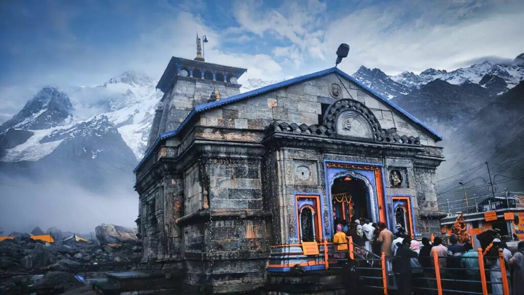 Kedarnath Temple : पांडवों ने क्यों बनाया था केदारनाथ मंदिर ? जानिए इसके पीछे की पौराणिक कथा