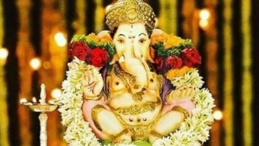     Wednesday Remedies: बुधवार के दिन गणेश जी को चढ़ाएं ये चीज, दूर होगा हर दोष 