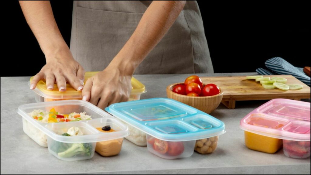 Health Tips: सावधान! प्लास्टिक के टिफिन में पैक खाना हो सकता है जानलेवा 