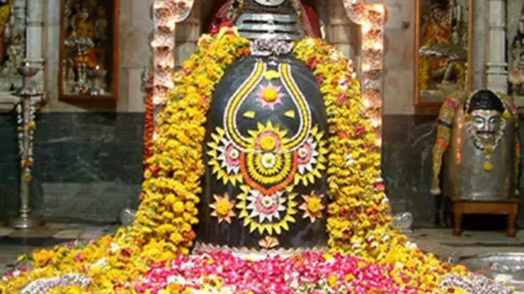   Somvar Ke Upay: सोमवार को शिव जी को चढ़ाएं ये चीज, दूर हटेगी नेगेटिविटी 