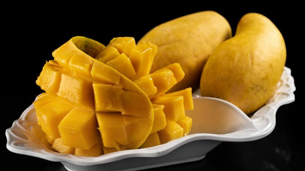 Mango Benefits: डिप्रेशन दूर रखना है खाइए आम, फायदों से भरपूर है ये फल