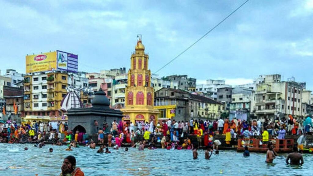 Shirdi Trip: शिरडी जाने का है प्लान तो इन खूबसूरत जगहों को बिल्कुल ना करें मिस