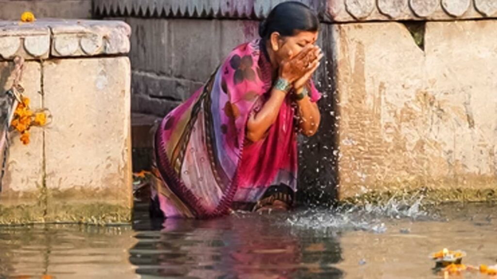 Ganga Dashehra Snan: गंगा दशहरा के दिन घर पर ऐसे करें स्नान